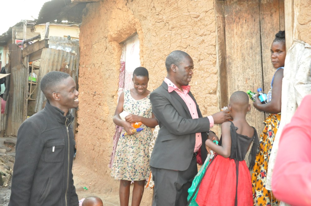 HTP Christmas Outreach in Kampala Ghetos 2018 (21)